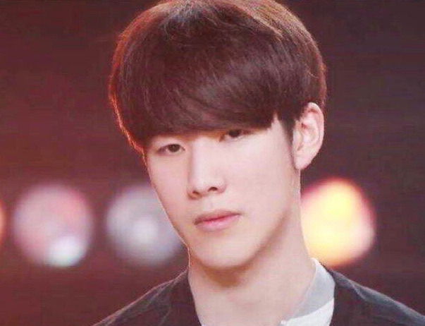 LPL四强焦点战来袭，卡萨苦练挖掘机，小天训练方式独树一帜